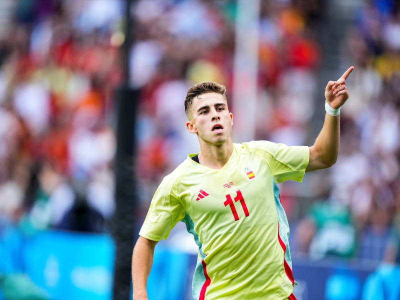 Fermín López celebra un gol con España