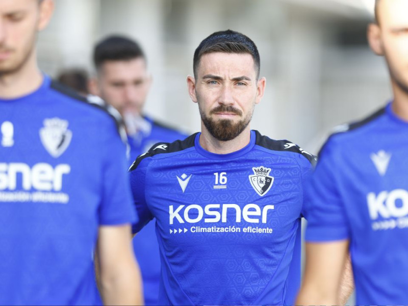 Moi Gómez jugador de Osasuna durante un entrenamiento