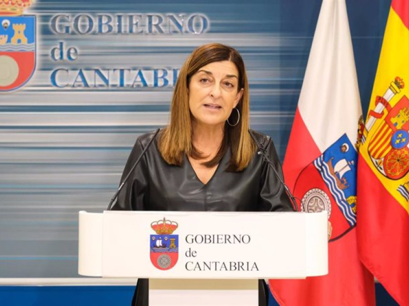 La Presidenta de Cantabria lleva esperando más de un año para reunirse con Sánchez