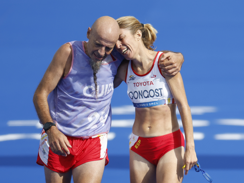 Elena Congost y su guía, en los Juegos Paralímpicos.