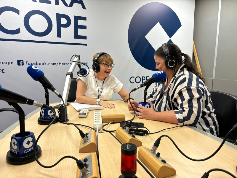María Moriel en los estudios de Cope Sevilla