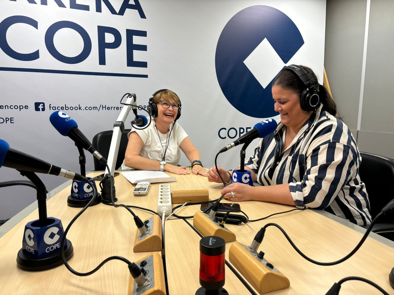 María Moriel en los estudios de Cope Sevilla