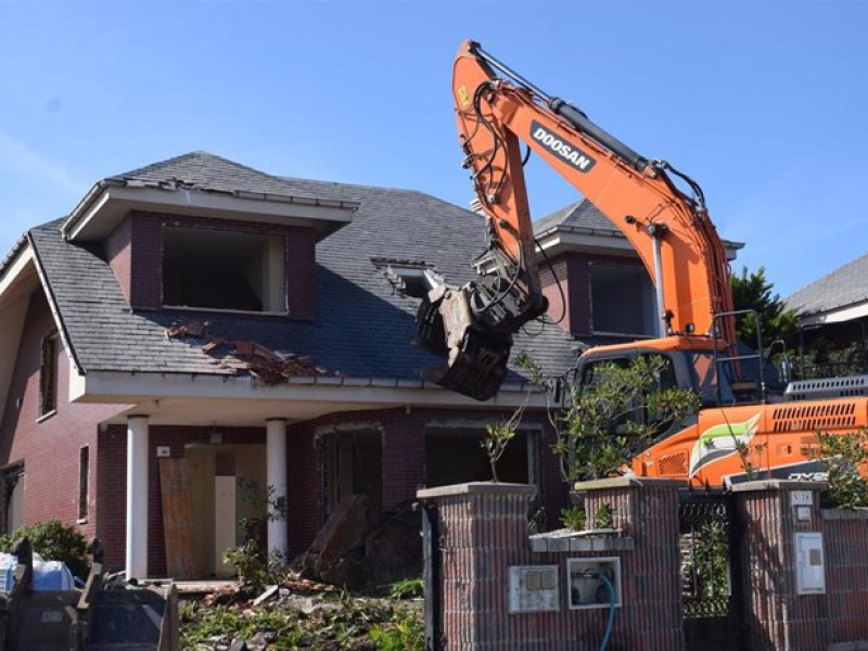 Demolición en Liencres de una vivienda con sentencia de derribo