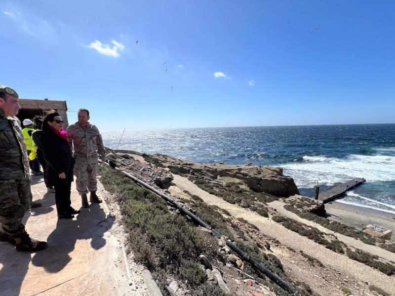 La ministra visita el Destacamento Naval de la Isla de Alborán, en Almería.