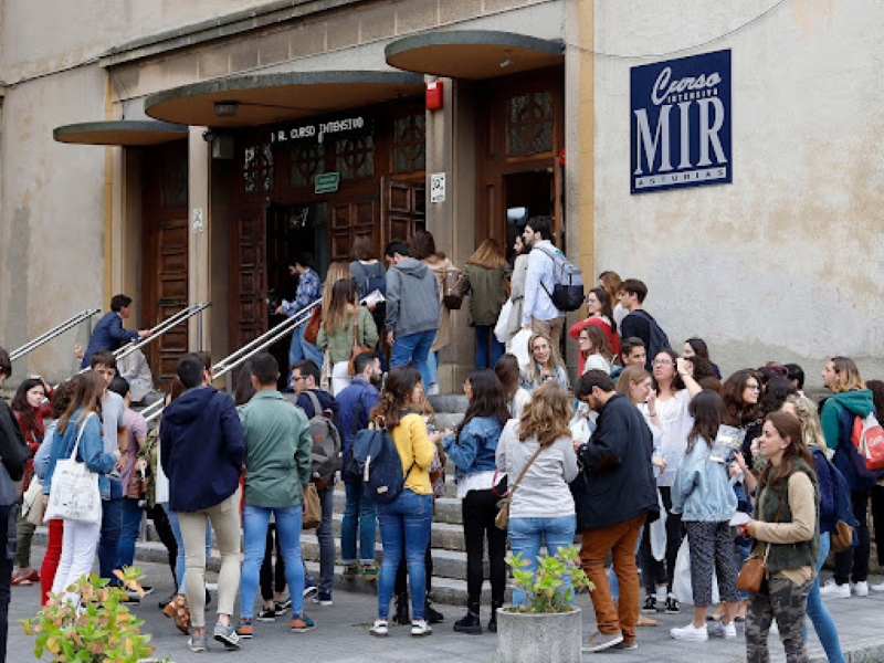 Alumnos del curso MIR en Oviedo