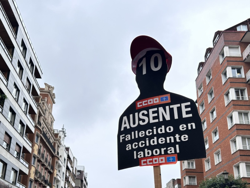 Concentración por accidentes mortales en el trabajo en Oviedo