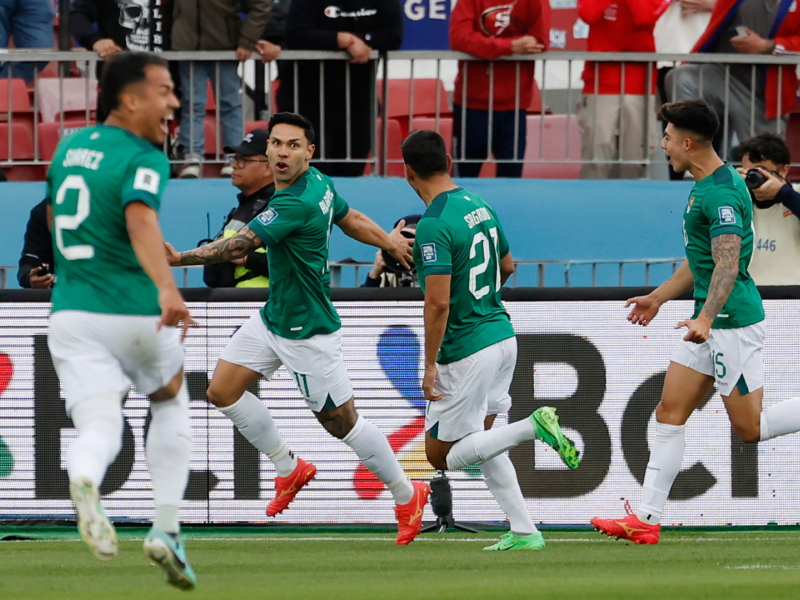 Bolivia celebra uno de los dos goles marcados a Chile en la fase de clasificación para el Mundial 2026