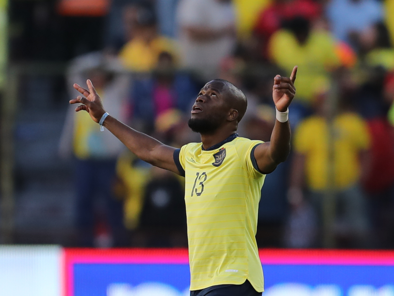 Enner Valencia celebra su gol a Perú.