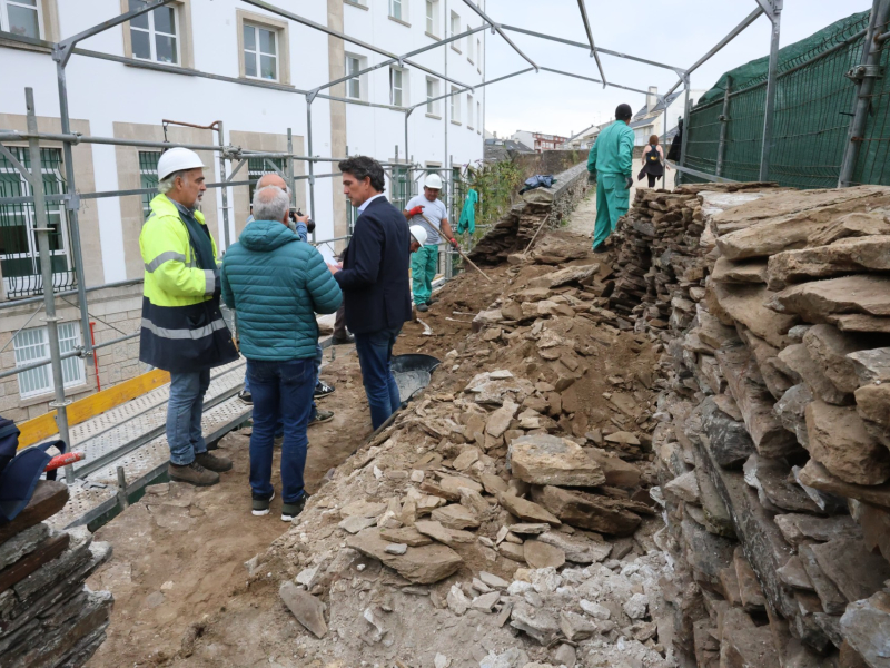 Arias visita las obras en la Muralla de Lugo