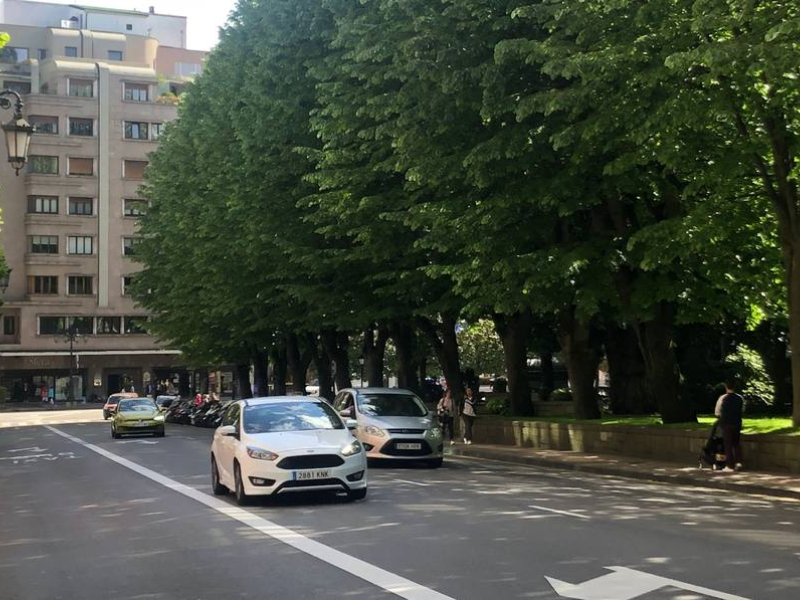 Calle del Marqués de Santa Cruz, junto al Campo San Francisco de Oviedo