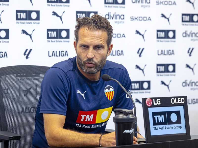 Rubén Baraja, técnico del Valencia, en rueda de prensa.