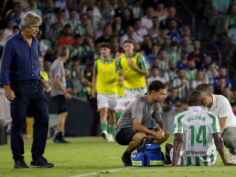 El jugador del Betis no jugará más esta temporada tras romperse el tendón de Aquiles.

900/Cordon Press