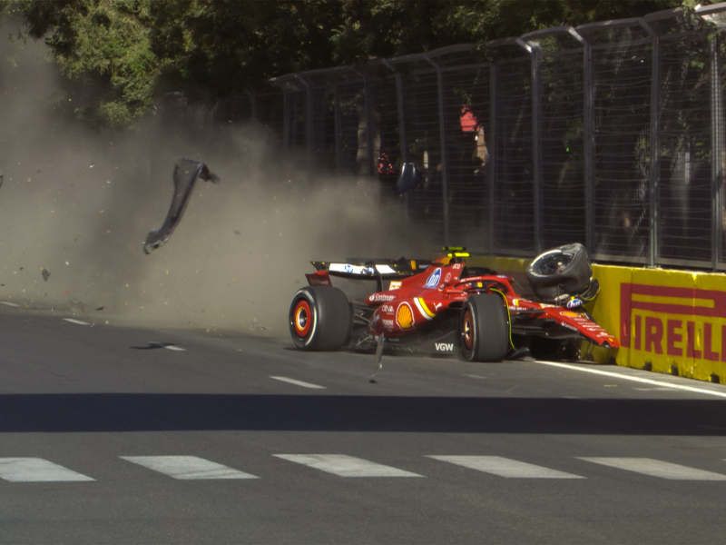 Imagen del choque entre Sainz y Checo Pérez en la penúltima vuelta