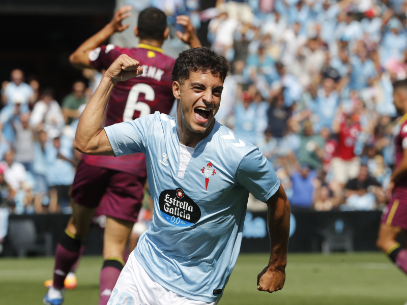 Hugo Álvarez celebra tras marcarle un gol al Valladolid.