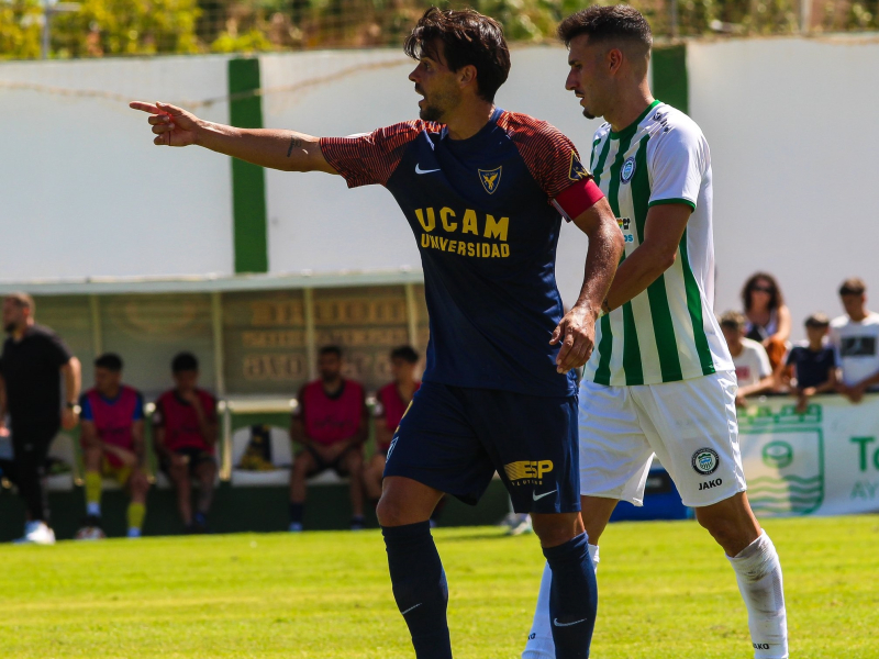 La falta de acierto condena a UCAM CF