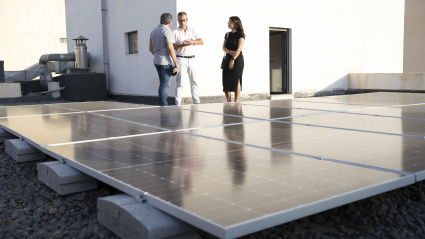 Placas solares fotovoltaicas reducirán un 25% el consumo de energía eléctrica en la Biblioteca Municipal ‘José María Artero’