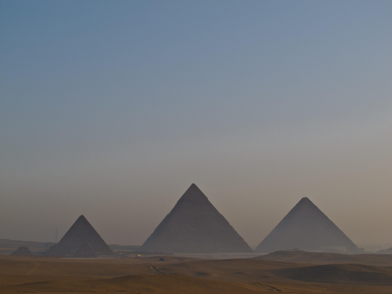 Pirámides de Giza al amanecer