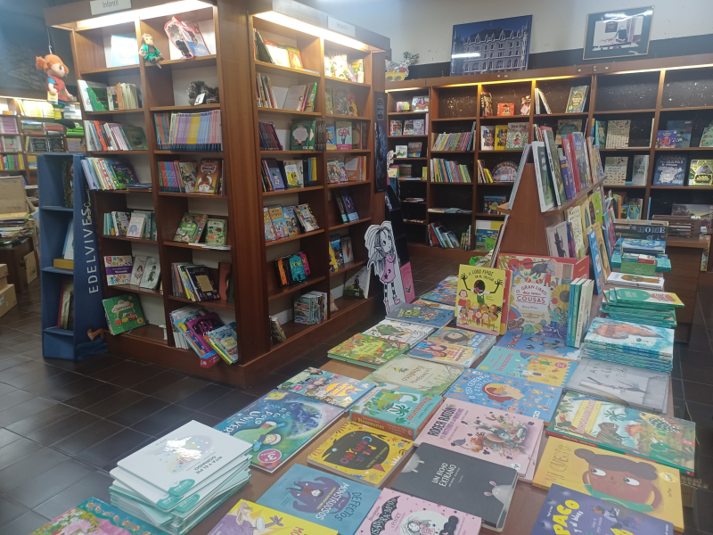 Espacio infantil en la librería Lume