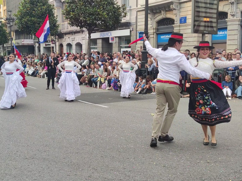 Parada z okazji Dnia Ameryki w Asturii