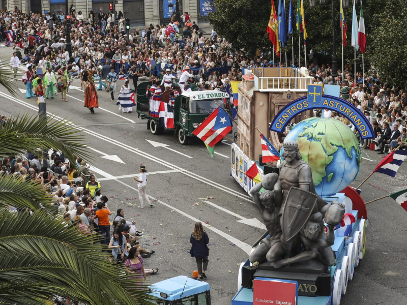 Desfile del día de América en Asturias