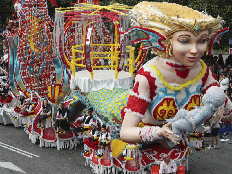 Desfile del día de América en Asturias