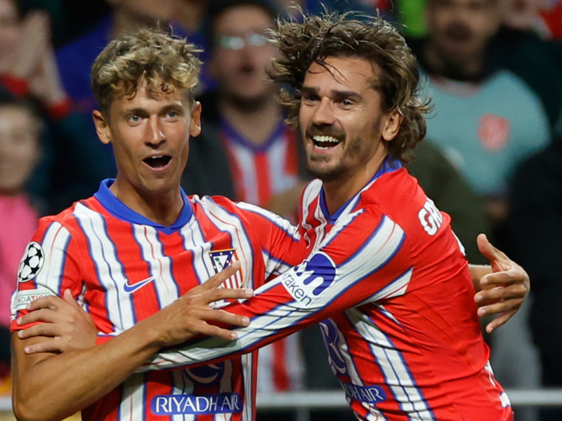 Griezmann se abraza a Llorente para celebrar el gol del empate ante el Leipzig, en Liga de Campeones