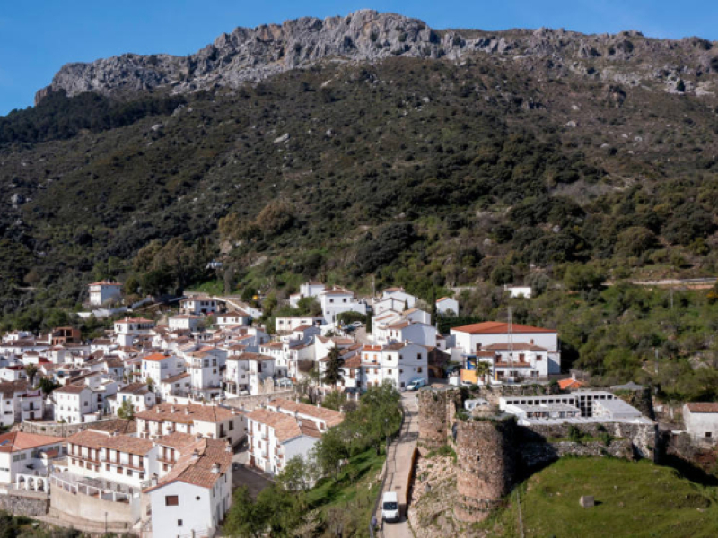 Le toca la lotería, reparte el premio entre sus vecinos de Málaga y así le afecta 14 años después