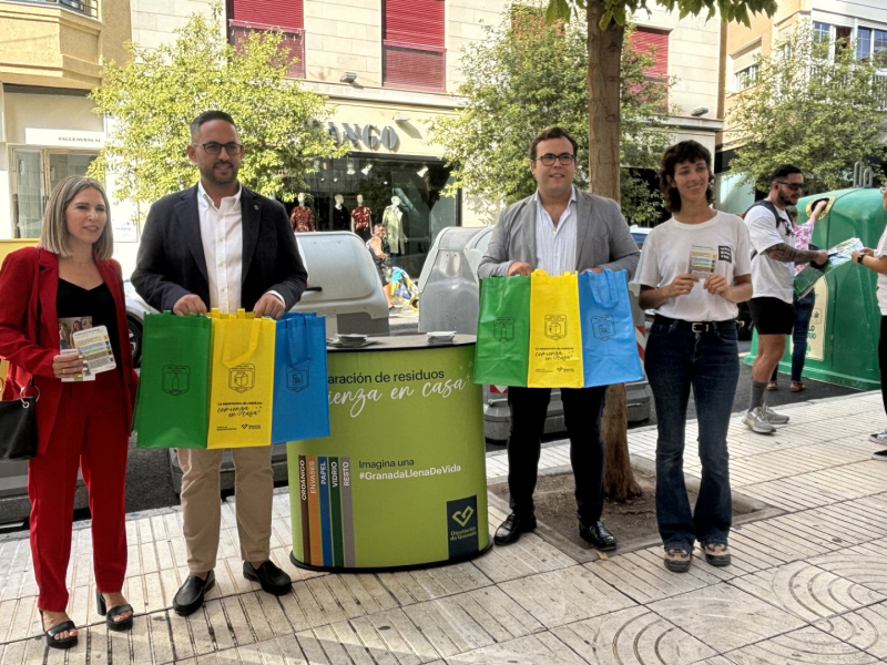 Campaña sobre el reciclaje de la Diputación Provincial de Granada en la Costa Tropical