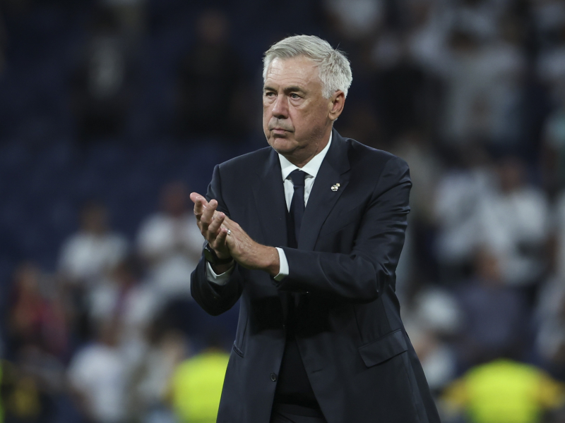 Ancelotti aplaude a sus jugadores durante el partido ante el Stuttgart.