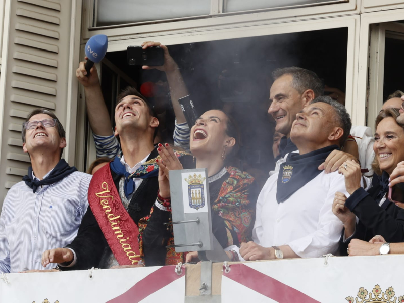 Balcón del Ayuntamiento de Logroño desde donde se ha lanzado el cohete de las Fiestas de San Mateo