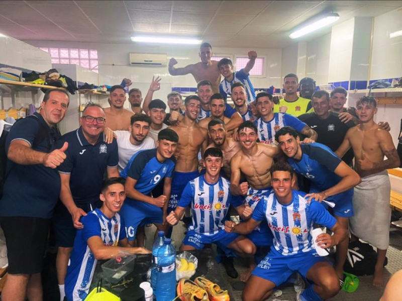 El Águilas FC B celebrando la victoria ante el Deportivo Marítimo