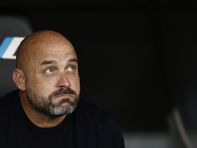 El técnico del Espanyol, Manolo González, antes del inicio del encuentro ante el Real Madrid