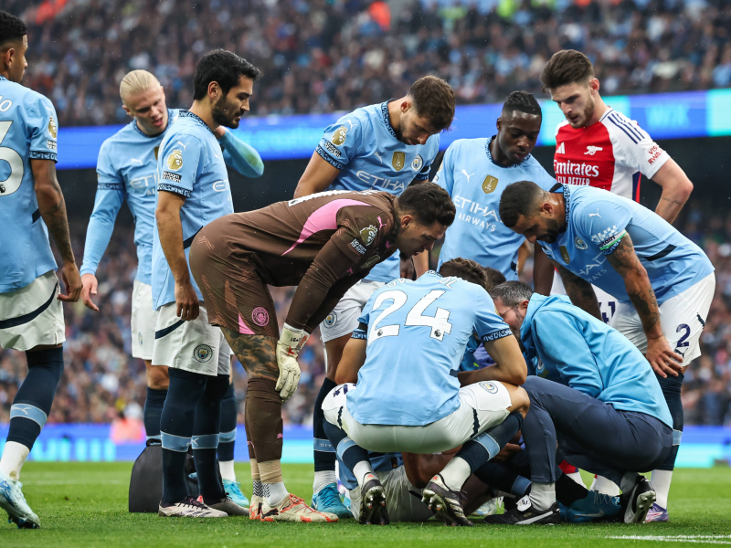 Rodri, en el suelo tras la lesión de rodilla sufrida.