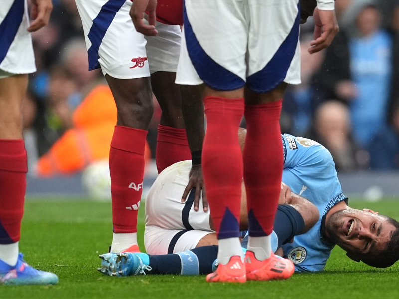 Rodri Hernández menyesal di lapangan setelah cedera