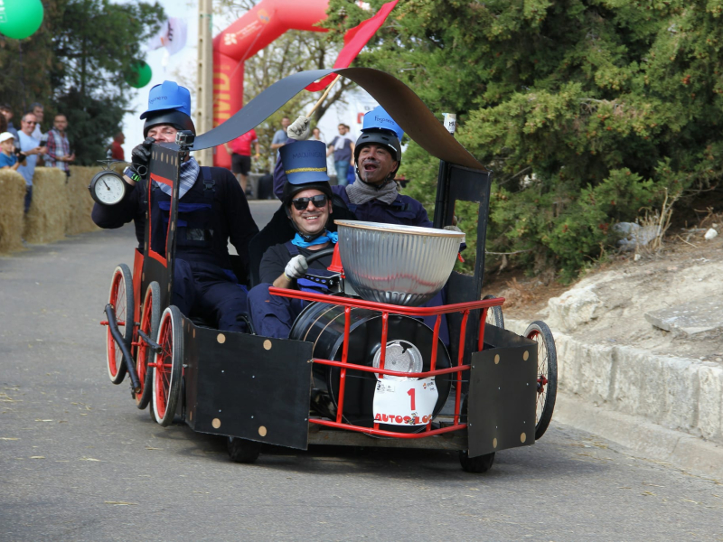 Participante en la carrera de Autos Locos de Palencia