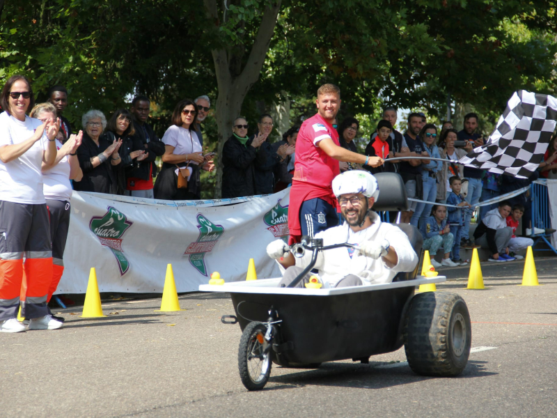 Participante en la carrera de Autos Locos de Palencia