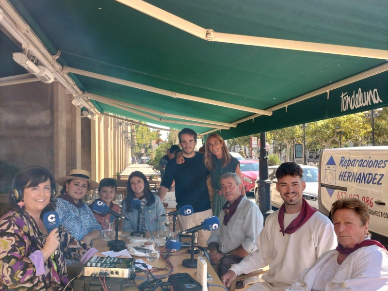 Los protagonistas de San Mateo 2024 en la terraza del restaurante Tondeluna