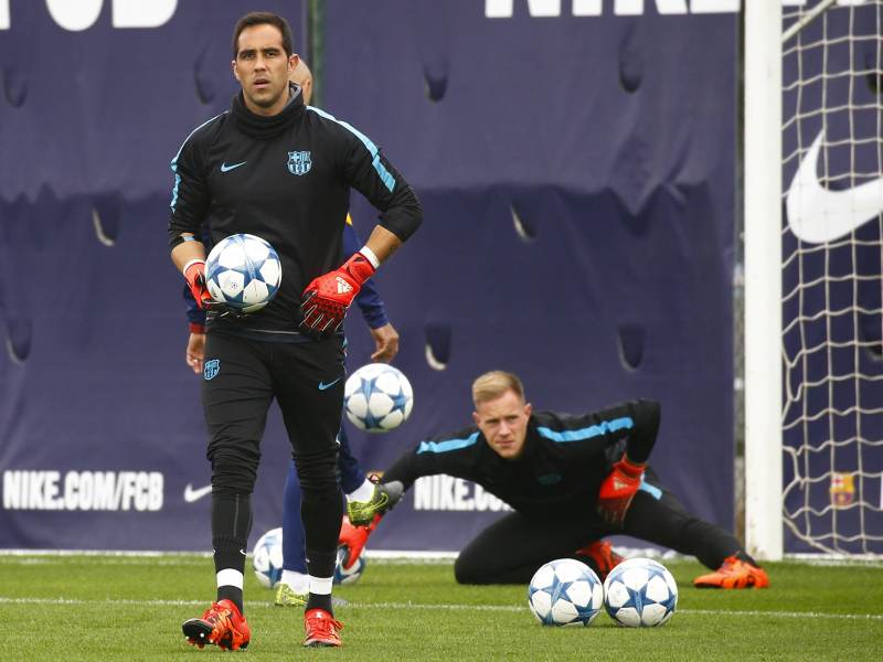 Claudio Bravo y Ter Stegen, en un entrenamiento en el Barcelona