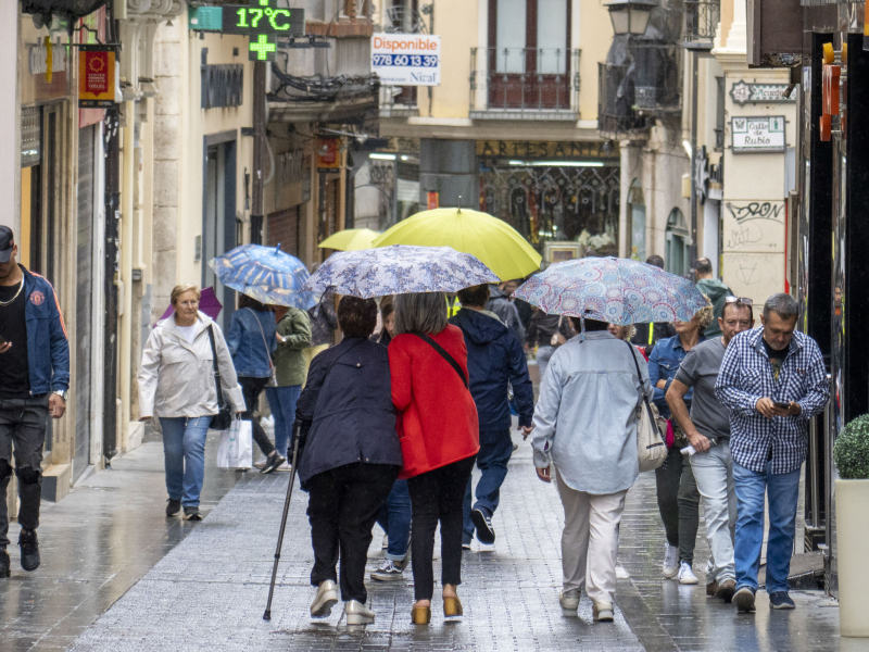 Vista de la lluvia en una calle de Teruel