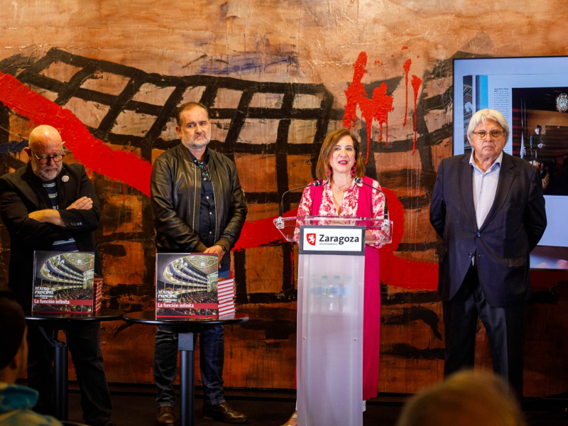 Sara Fernández, durante la presentación del libro del Teatro Principal.