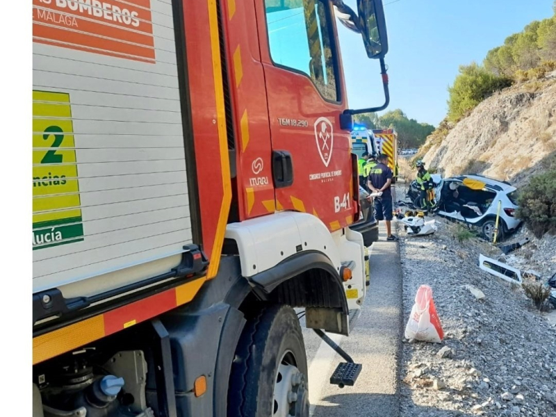 Un accidente entre dos turismos en la A-355