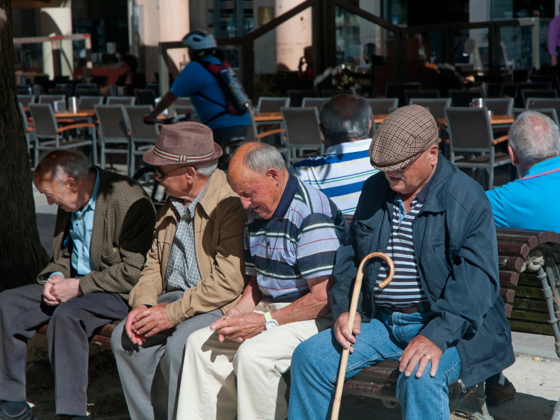 Un grupo de gente mayor