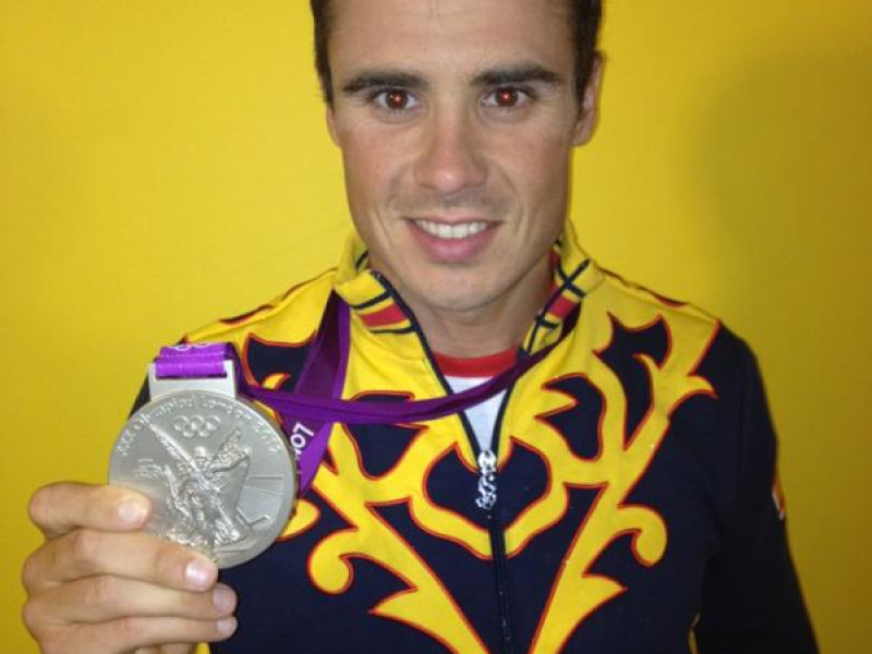 El triatleta español fue plata en Londres 2012.