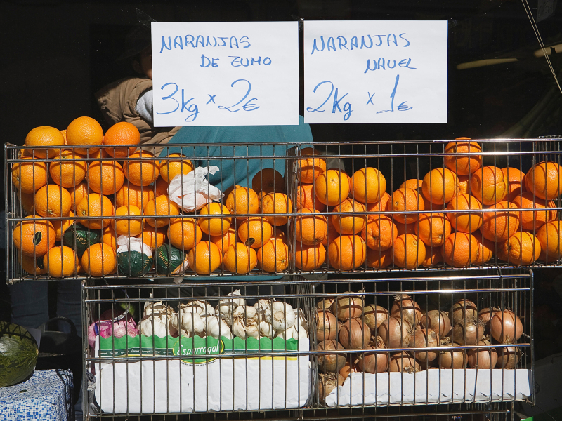 Comer la pieza de naranja entera tiene muchísimos más beneficios que cuando la exprimimos