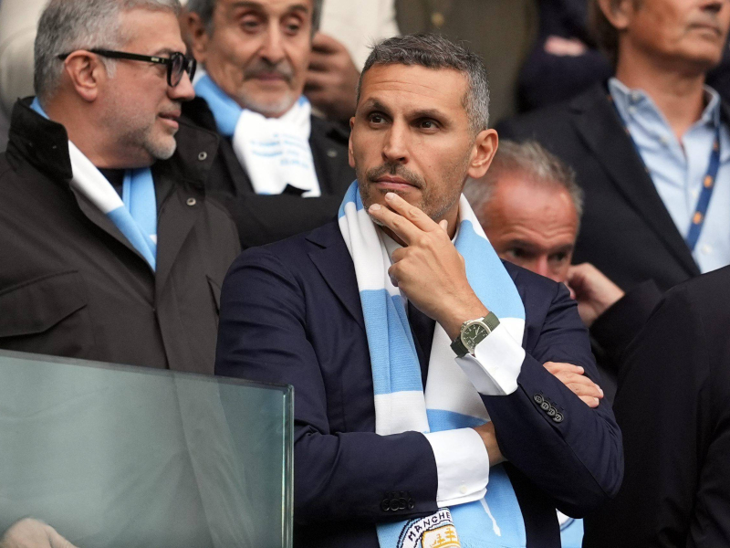 Khaldoon Al Mubarak, dueño del Manchester City en el Etihad.