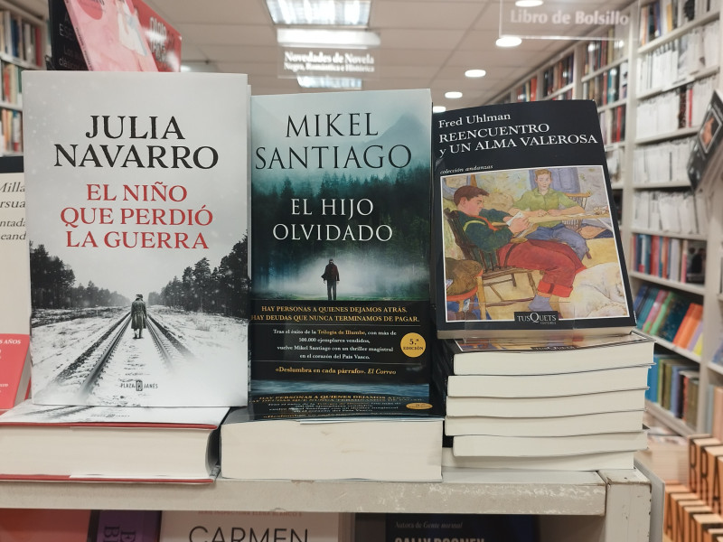 Libro de MIkel Santiago a la venta en la librería Arenas