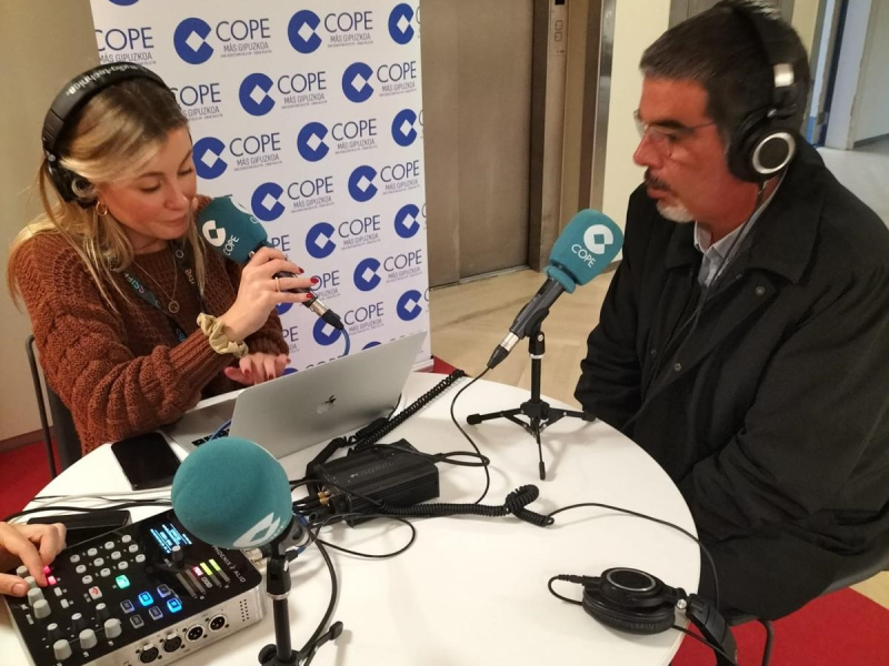 El alcalde de Donosti, en el set de COPE Euskadi durante el Zinemaldi