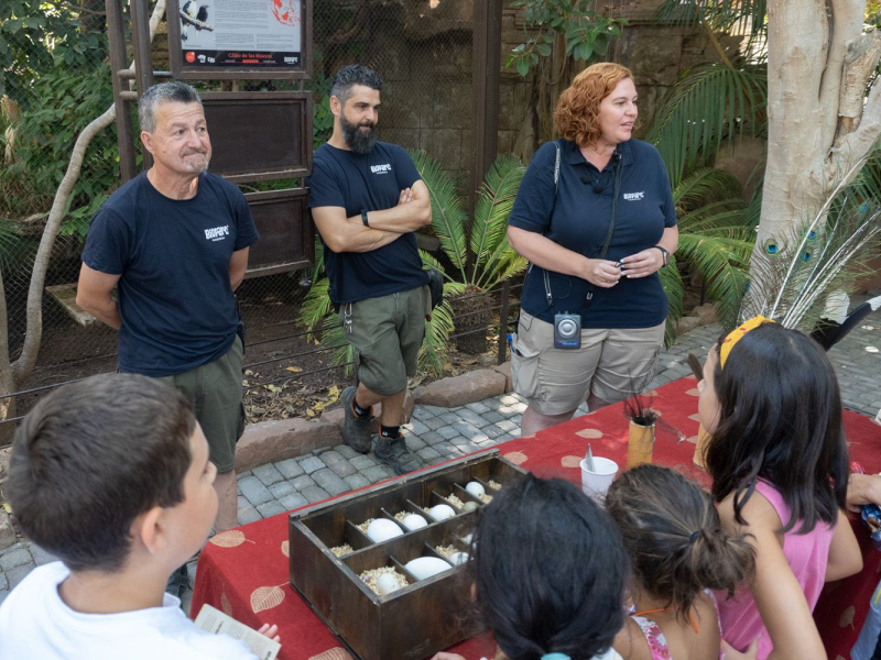 Un equipo de Bioparc Fuengirola, en el parque