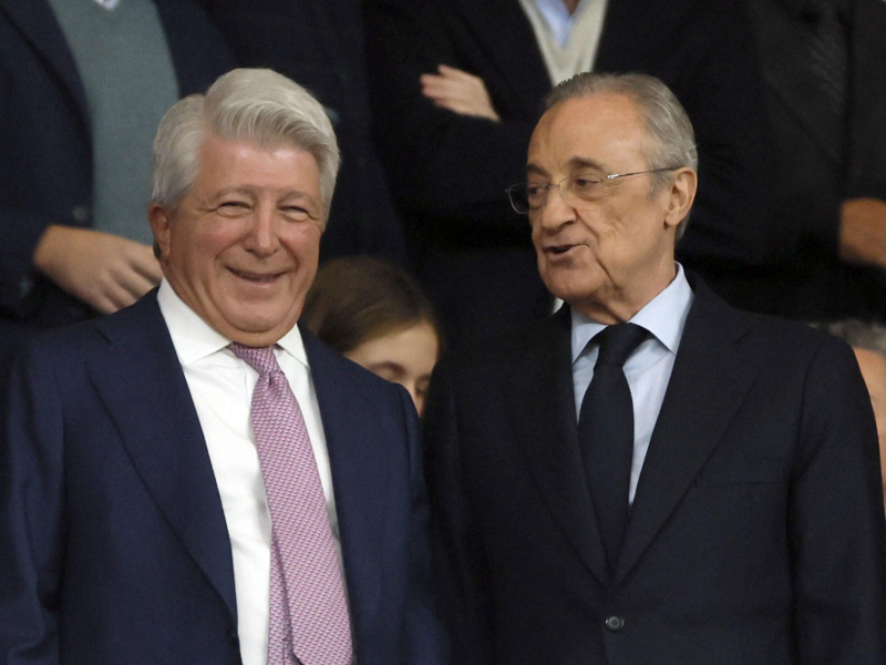 Enrique Cerezo y Florentino Pérez en el palco del Metropolitano.