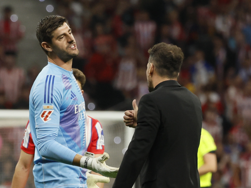 Simeone y Courtois hablan tras la interrupción del encuentro